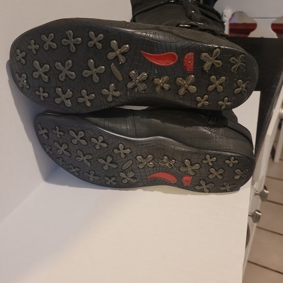 The North Face Brianna Black Boots - Picture 8 of 8